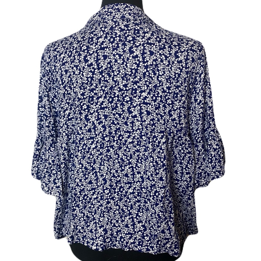 Fame Forever Blue Floral Button-Up Blouse Flowy Sleeves Cropped Women’s Large - Picture 2 of 5